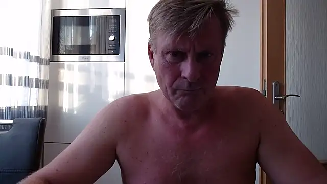 Snapshot of johnnym1 chatting on 20, 10, 2025 johnnym1 online show from 20, 10, 2025