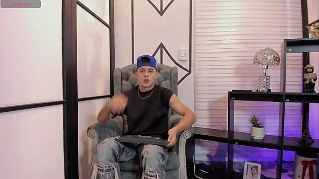 JuniorMorris  online show from 9, 10, 2025