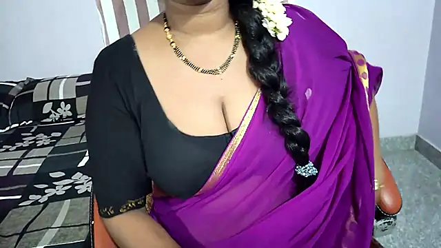 Snapshot of samyukthapuretelugu chatting on 4, 4, 2026 samyukthapuretelugu online show from 4, 4, 2026