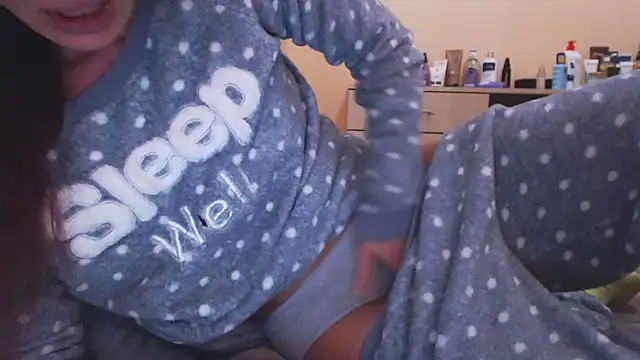 Snapshot of LovelyAndraGirl chatting on 18, 9, 2025 LovelyAndraGirl online show from 18, 9, 2025