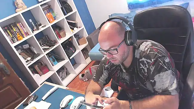 Snapshot of ravingr4d4 chatting on 11, 9, 2025 ravingr4d4 online show from 11, 9, 2025
