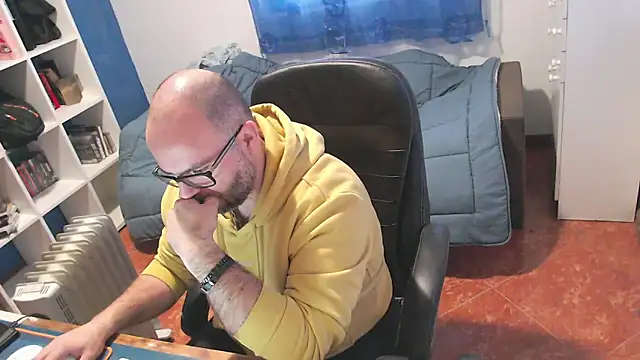 ravingr4d4 online show from 10, 3, 2026