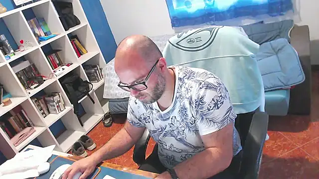 ravingr4d4 online show from 15, 4, 2026