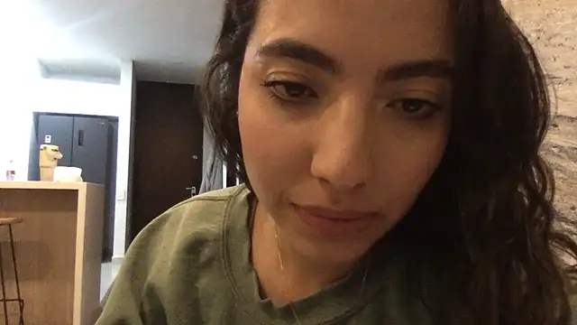 Snapshot of Sophi__a chatting on 6, 4, 2026 Sophi a online show from 6, 4, 2026