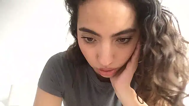 Snapshot of Sophi__a chatting on 5, 5, 2026 Sophi a online show from 5, 5, 2026