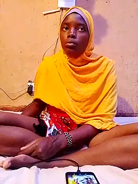 cute naimah online show from 2, 11, 2025