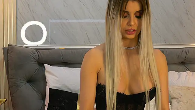 Snapshot of MiaCharm chatting on 5, 2, 2026 MiaCharm online show from 5, 2, 2026