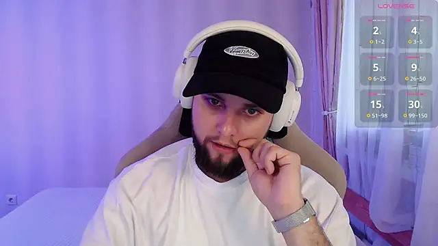 Snapshot of ChillyXO chatting on 12, 11, 2025 ChillyXO online show from 12, 11, 2025