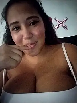 Snapshot of I_am_yours- chatting on 23, 4, 2026 I am yours- online show from 23, 4, 2026