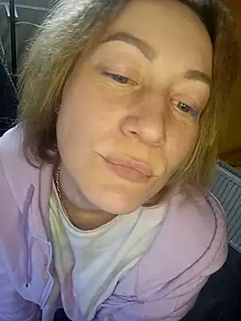 wLESLYMOSw online show from 8, 3, 2025