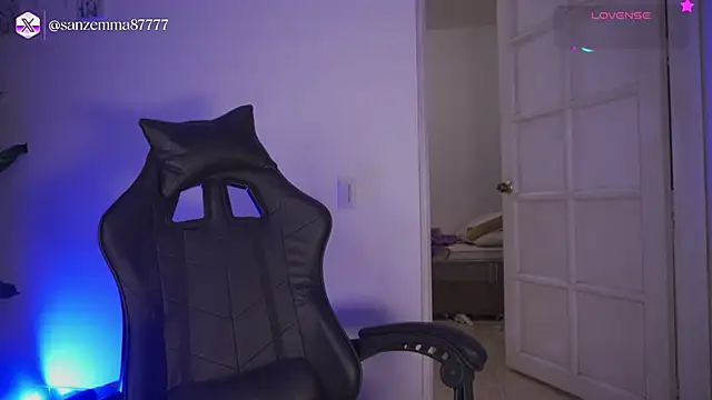 EmmaSanzz  online show from 16, 4, 2026