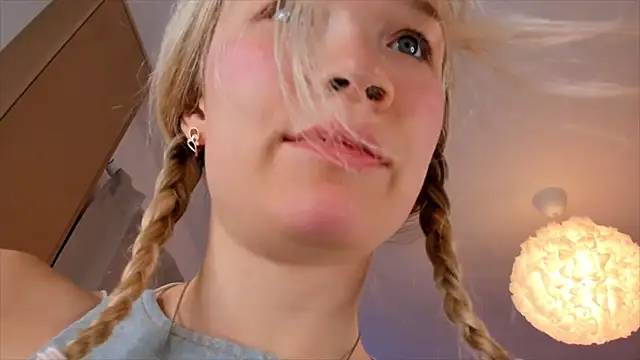 Lily Young online show from 19, 12, 2025