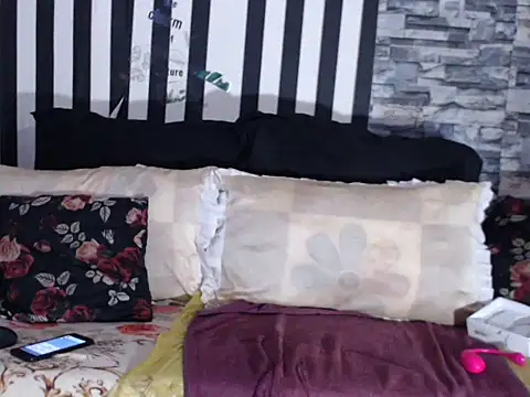 Snapshot of BigHotMatureXx chatting on 15, 10, 2025 BigHotMatureXx online show from 15, 10, 2025