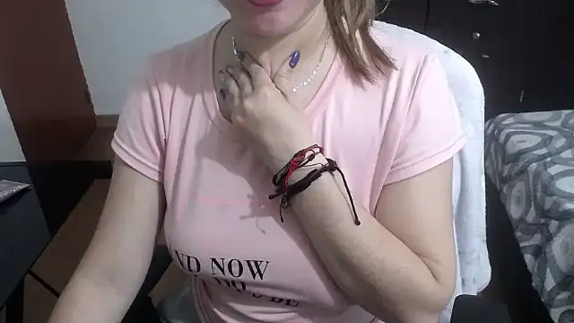 Snapshot of Luna_girlhot_ chatting on 8, 2, 2025 Luna girlhot  online show from 8, 2, 2025