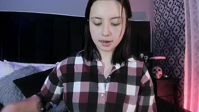 Adeelinee online show from 28, 3, 2026