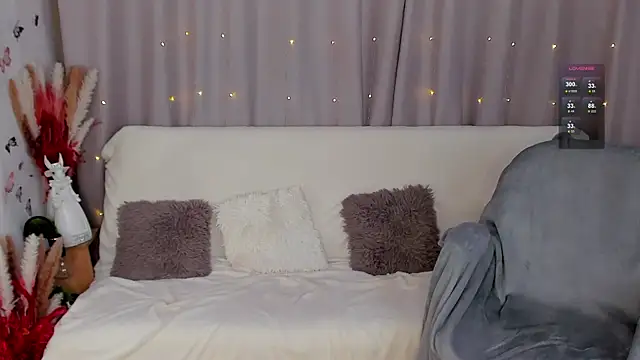 Snapshot of LisaMooore chatting on 6, 1, 2025 LisaMooore online show from 6, 1, 2025