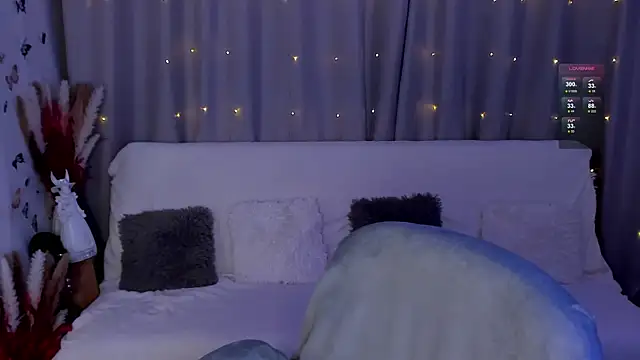 Snapshot of LisaMooore chatting on 8, 1, 2025 LisaMooore online show from 8, 1, 2025