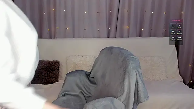 Snapshot of LisaMooore chatting on 11, 1, 2025 LisaMooore online show from 11, 1, 2025