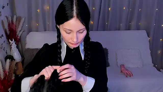 Snapshot of LisaMooore chatting on 13, 2, 2025 LisaMooore online show from 13, 2, 2025