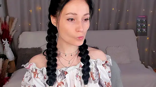 Snapshot of LisaMooore chatting on 14, 2, 2025 LisaMooore online show from 14, 2, 2025