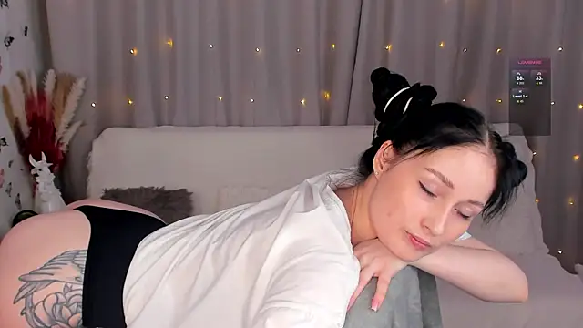 Snapshot of LisaMooore chatting on 15, 2, 2025 LisaMooore online show from 15, 2, 2025