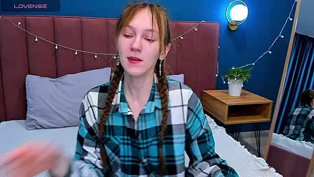 Snapshot of VanillaKelly chatting on 3, 2, 2025 VanillaKelly online show from 3, 2, 2025