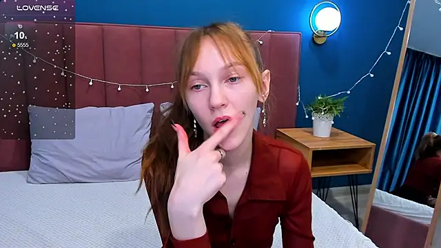 Snapshot of VanillaKelly chatting on 5, 2, 2025 VanillaKelly online show from 5, 2, 2025