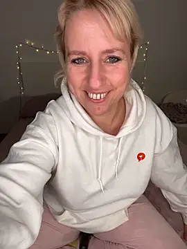 MariaValentine online show from 17, 12, 2025