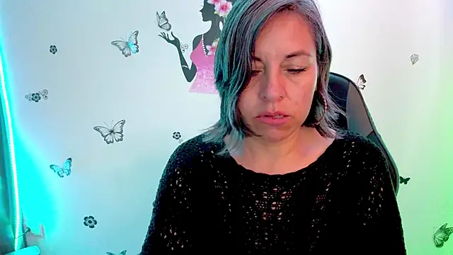 Lady breaks hearts online show from 7, 4, 2026