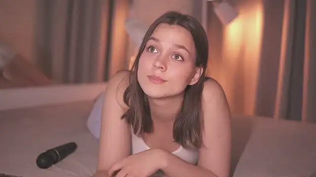 Addelin Moon online show from 5, 3, 2025