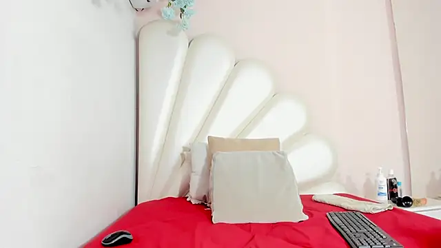 Lorena Hawkins online show from 30, 1, 2025