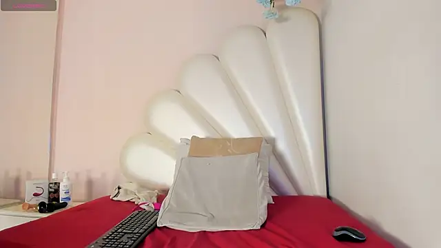 Lorena Hawkins online show from 19, 2, 2025