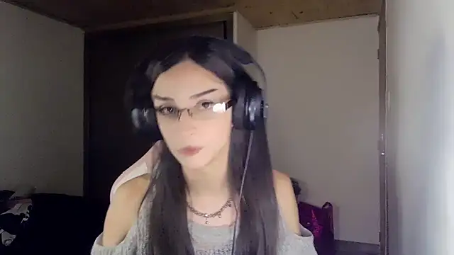 Snapshot of Dollbehavior_ chatting on 7, 4, 2026 Dollbehavior online show from 7, 4, 2026