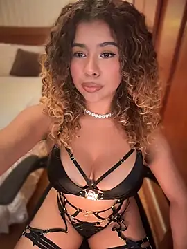 Snapshot of LEONCITA_ chatting on 4, 7, 2026 LEONCITA online show from 4, 7, 2026