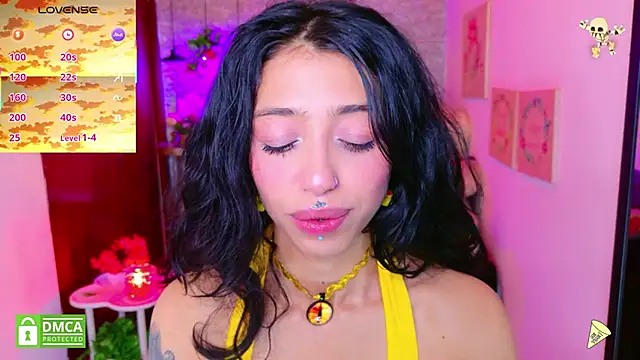 Snapshot of REDHOTTER_ chatting on 4, 11, 2025 REDHOTTER online show from 4, 11, 2025