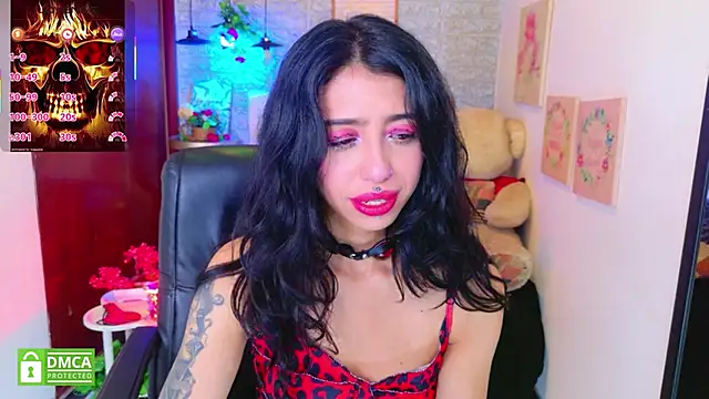 Snapshot of REDHOTTER_ chatting on 10, 11, 2025 REDHOTTER online show from 10, 11, 2025