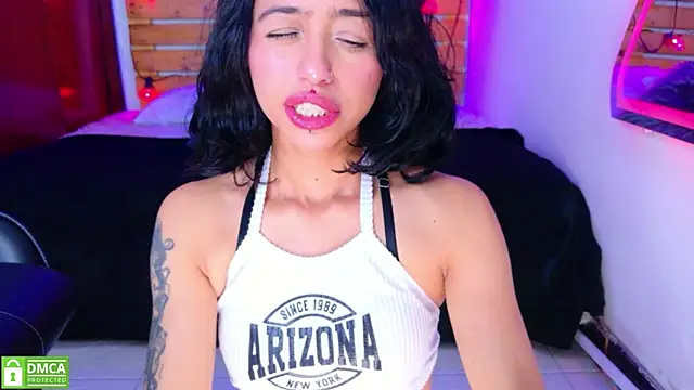 Snapshot of REDHOTTER_ chatting on 5, 5, 2026 REDHOTTER online show from 5, 5, 2026