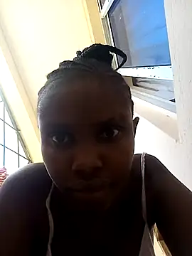 Snapshot of zainabsmile chatting on 1, 4, 2026 zainabsmile online show from 1, 4, 2026