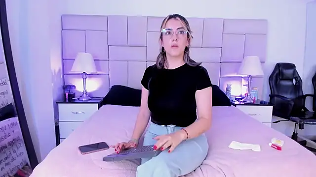 IsisLoveyes  online show from 10, 2, 2026