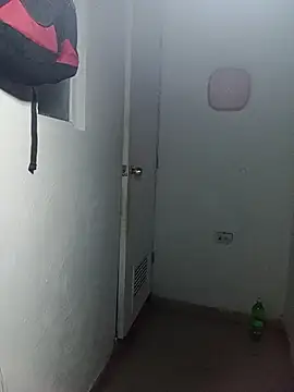 Snapshot of KarameloVzla chatting on 28, 4, 2026 KarameloVzla online show from 28, 4, 2026