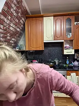 D0nna  online show from 11, 4, 2026