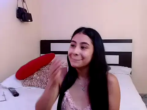 Snapshot of chika_hellar chatting on 4, 3, 2025 chika hellar online show from 4, 3, 2025