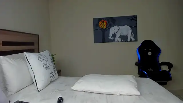 Renee-18 online show from 22, 9, 2025