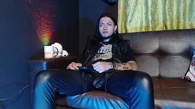 Snapshot of Dicaprioo_ chatting on 18, 5, 2026 Dicaprioo online show from 18, 5, 2026