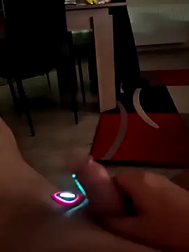 Szeltolo001 online show from 6, 2, 2026