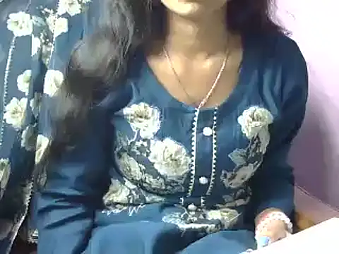 momo lov online show from 6, 1, 2025