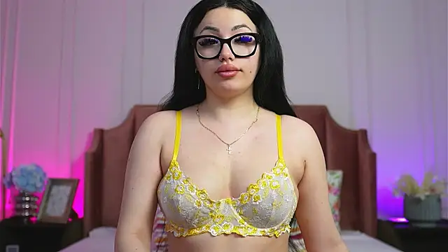 Snapshot of LisaRaee chatting on 26, 5, 2026 LisaRaee online show from 26, 5, 2026
