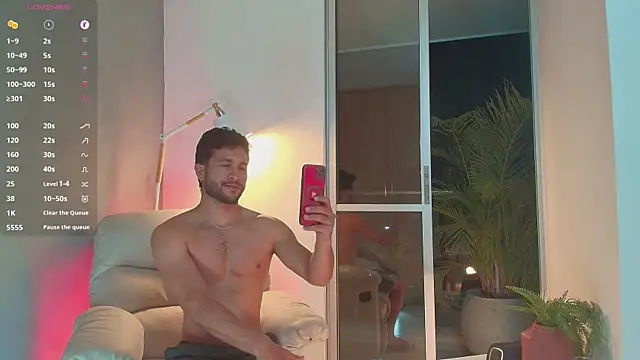 Snapshot of Valentinoford chatting on 25, 1, 2025 Valentinoford online show from 25, 1, 2025