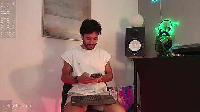 Snapshot of Valentinoford chatting on 19, 5, 2026 Valentinoford online show from 19, 5, 2026