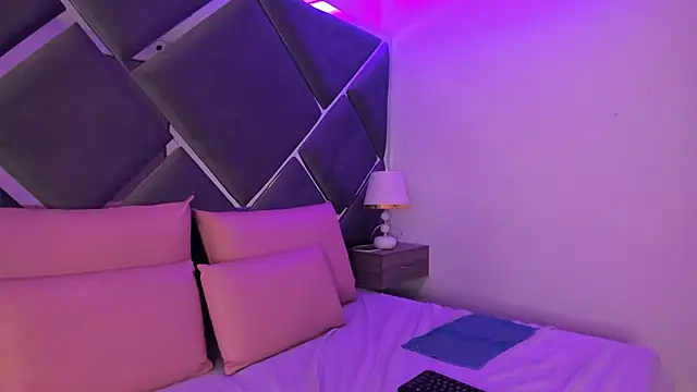 Charlotte Myers online show from 2, 10, 2025